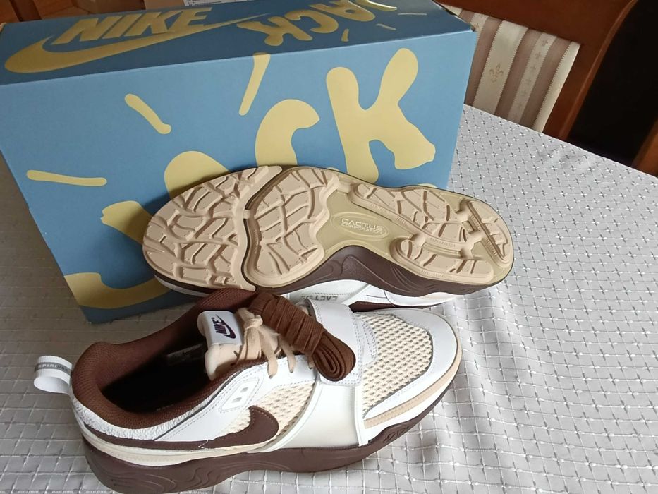 (r. 45,5) Nike Zoom Field Jaxx Travis Scott Light Chocolate HQ3073,100