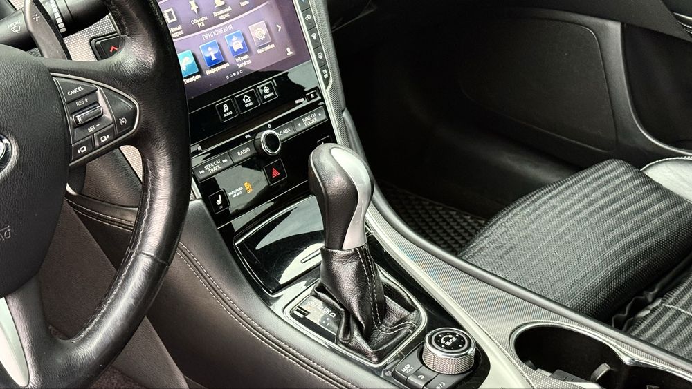 Продам Infiniti Q50   Полный привод 3,7 Газ/Бензин
