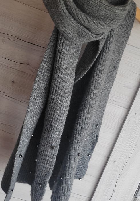 Śliczny milutki szal z dżetami Primark