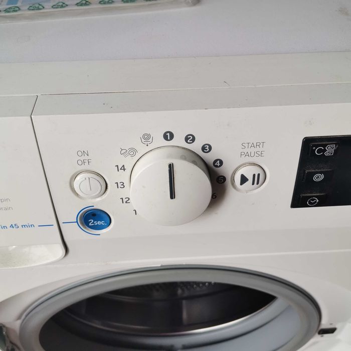Máquina de Lavar Roupa Indesit BWE 81496X – 8 kg