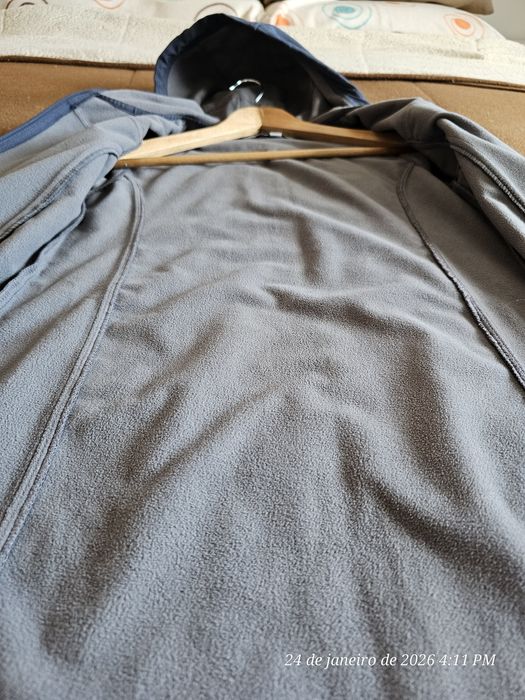 Casaco Azul com capuz para chuva