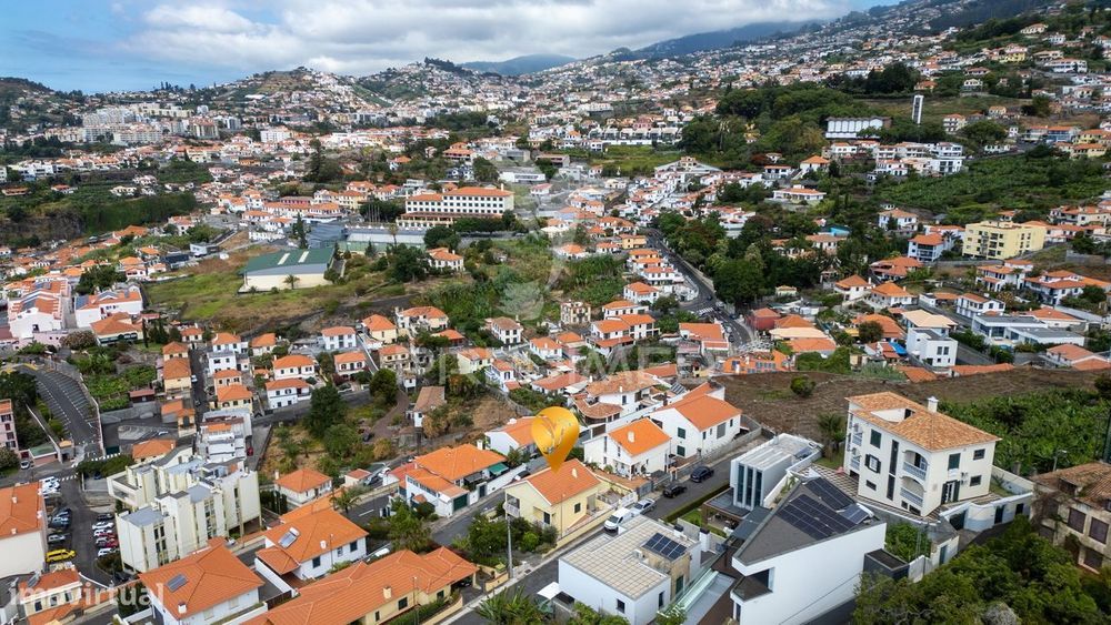 Moradia Geminada T3+sótão no Funchal - Ilha da Madeira