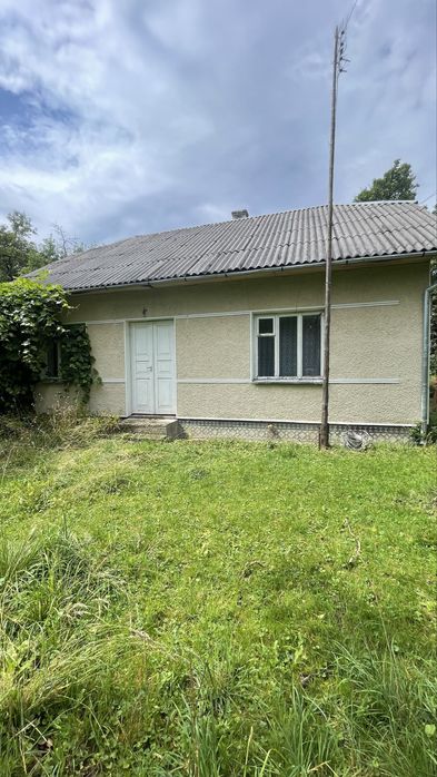 Продається хата в с.Солотвин з індивідуальним опаленням .