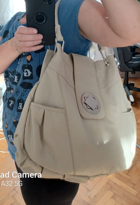 Duża torebka na ramię w kolorze kremowym