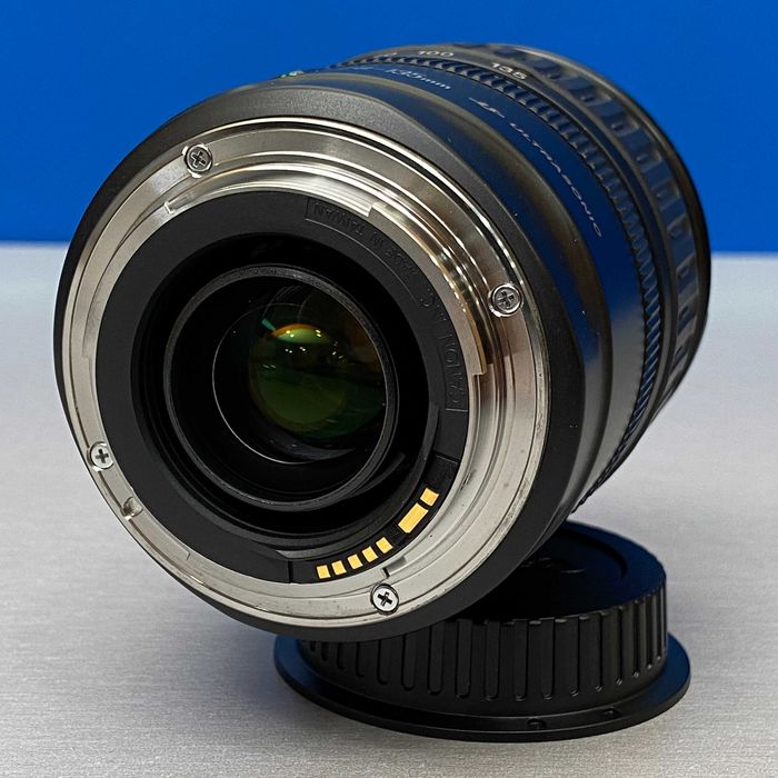 Canon EF 28-135mm f/3.5-5.6 IS USM
