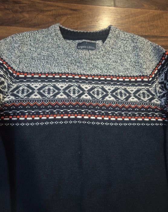 sweter z zimowy wzorem  Angelo Litrico s