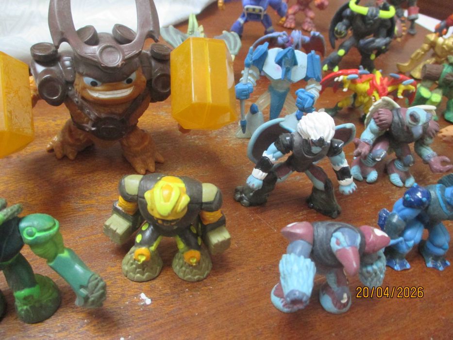 27 bonecos em pvc