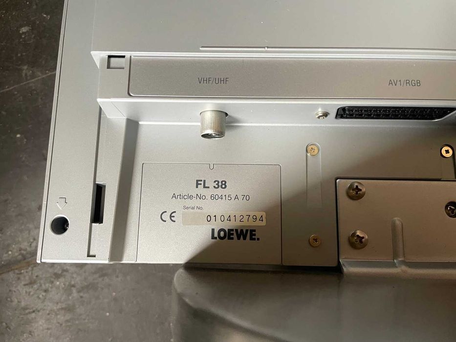 Сверхкомпактный телевизор 15" LOEWE FL38 дизайнерское исполнение