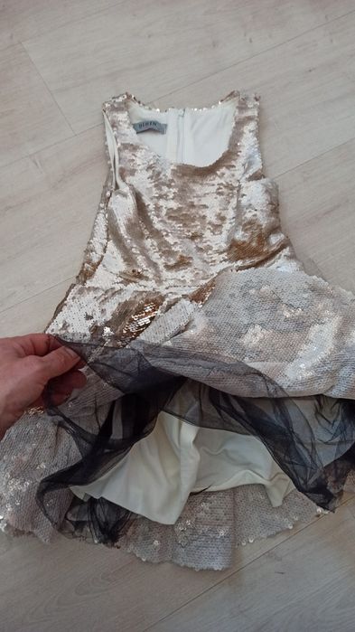 Святкова сукня на дівчинку