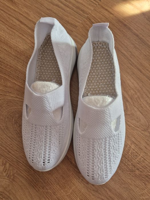 Trampki wkładane koronkowe nowe