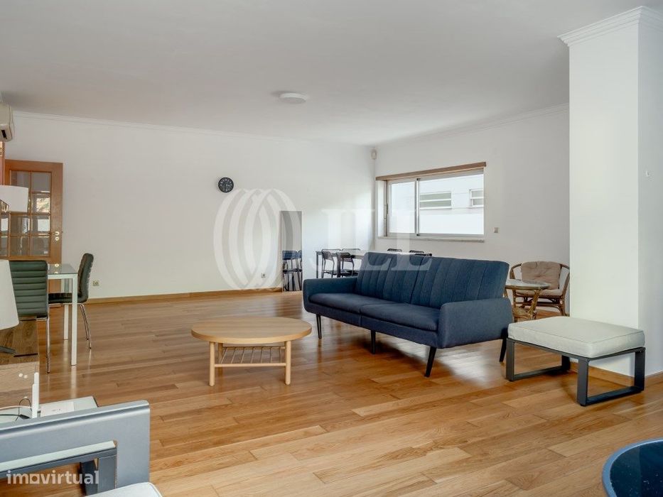 Apartamento T4, com terraço e estacionamento, em Lisboa