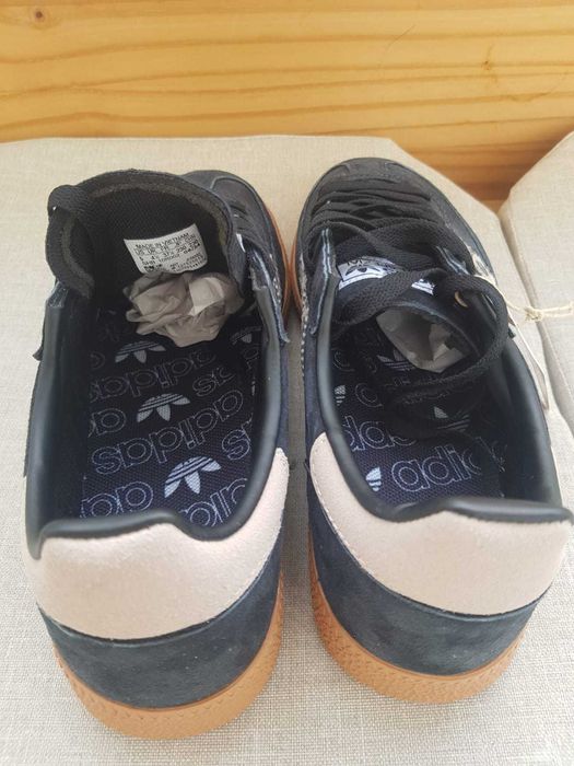 Ténis Novos com etiqueta Adidas 38 Preto baço