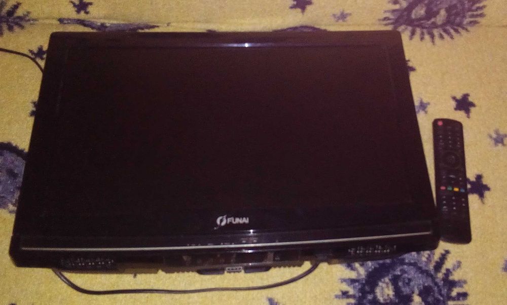 Tv-Monitor  Funai 22'' + wieszak i dekoder Bez Pilota