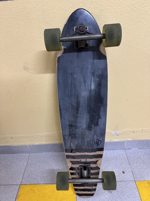 Skate longboard Globe em bom estado