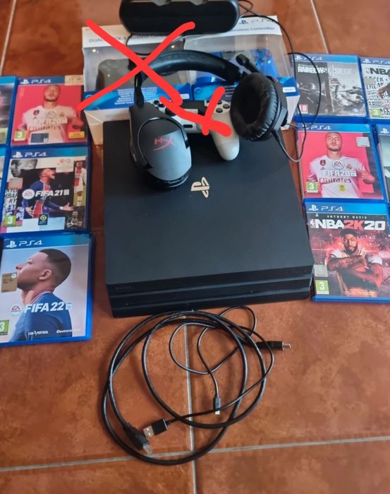 Ps4 Pro 1TB + 1 comando oficial + headphones + carregador + 13 jo