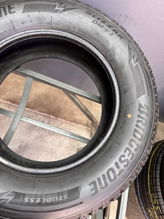 Шины БУ 245 65 R 17 Bridgestone blizzak DMV3 Зима Комплект резина