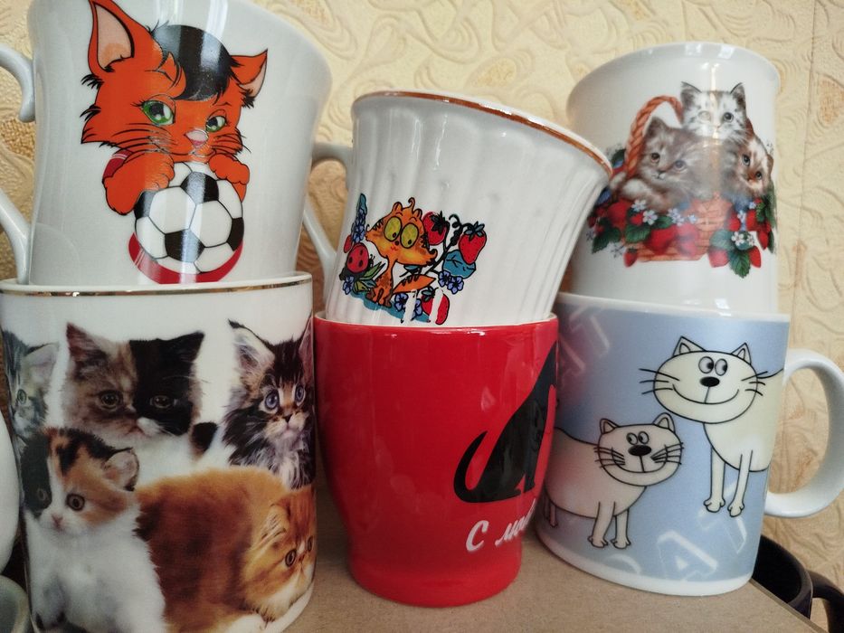 Продам колекцію чашок з рисунком - котики.