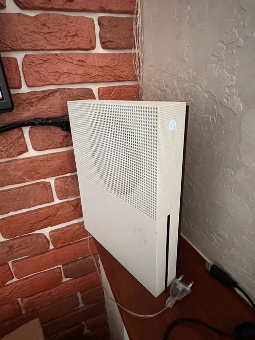 Приставка xBox  500 one s