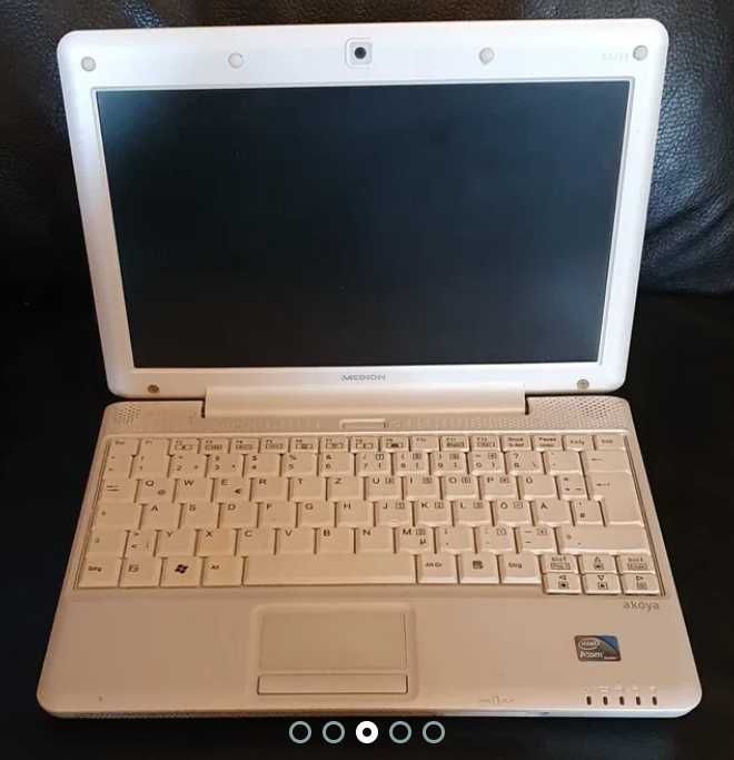 Laptop Medion Akoya E1211