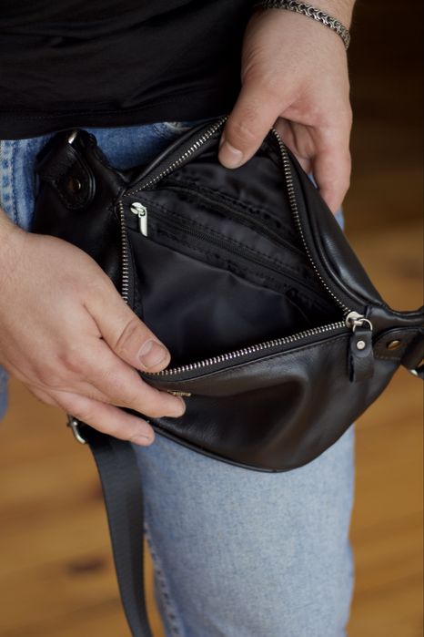 Стильна шкіряна бананка, чоловіча сумка на грудь з натуральної шкіри