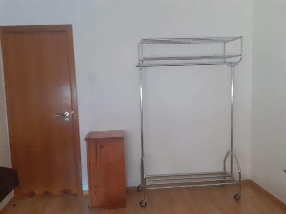 Cabideiro em inox para roupa e sapatos