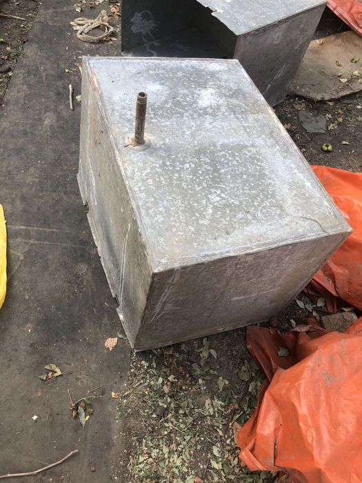 Оцинкована ємність. Оцинкований контейнер, ящик.