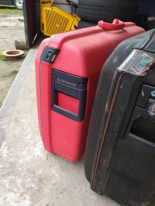 Чемодан ,валіза .