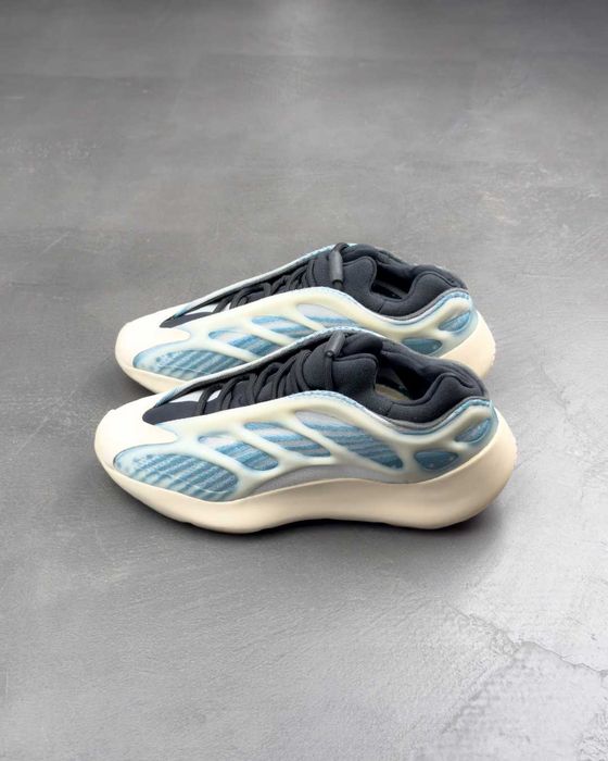 Кросівки Adidas Yeezy 700 V3 Kyanite