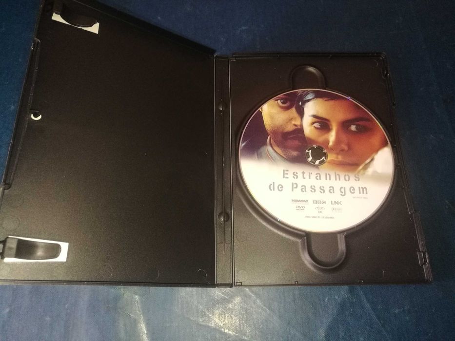 Estranhos de Passagem DVD legendagem Portuguesa