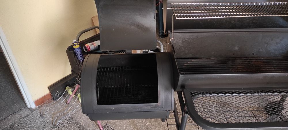 Grill z wędzarnią