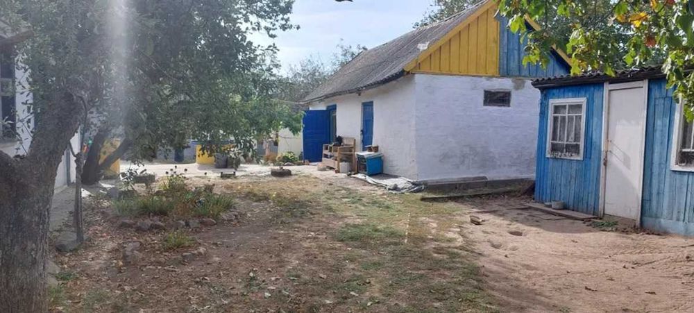 Продаж будинку з комунікаціями