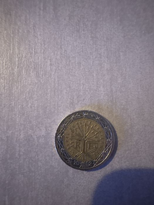 Moeda de 2 euros ano 2002 ( com defeito )