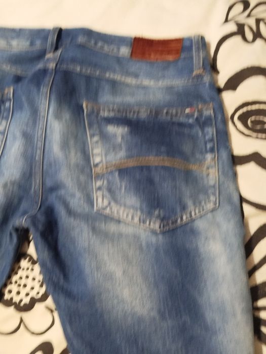 Niebieskie męskie regularne jeansy Tommy Hilfiger 32 34