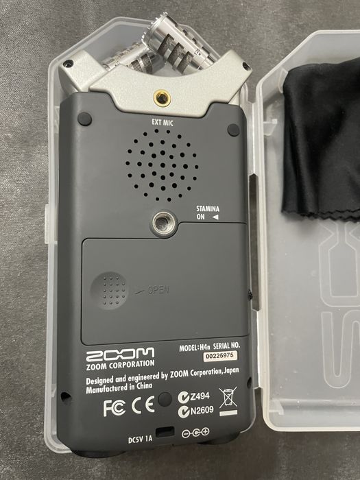 Рекордер-аудиоинтерфейс Zoom h4n