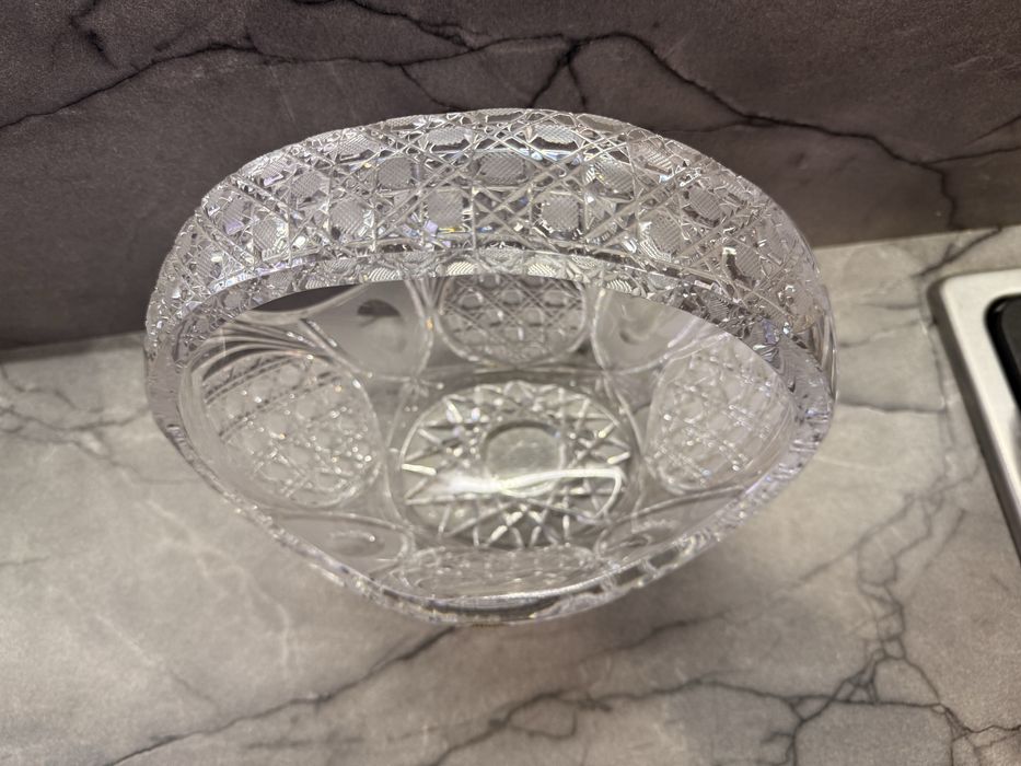 Корзинки хрустальные,ваза,конфетница чехословацкое стекло