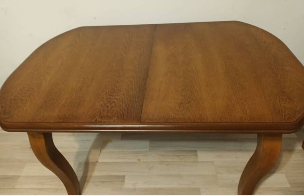 8 krzeseł + stół jadalniany