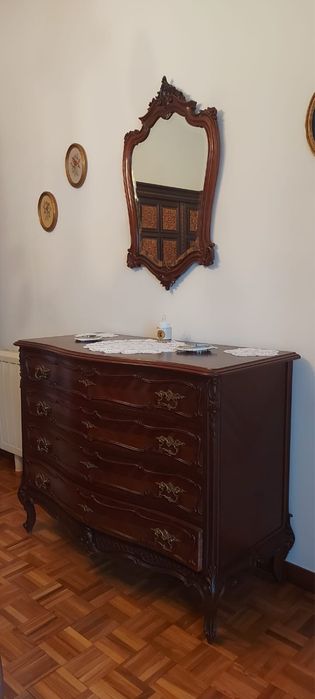 Mobília de quarto completa em madeira maciça – estilo Luis XVI