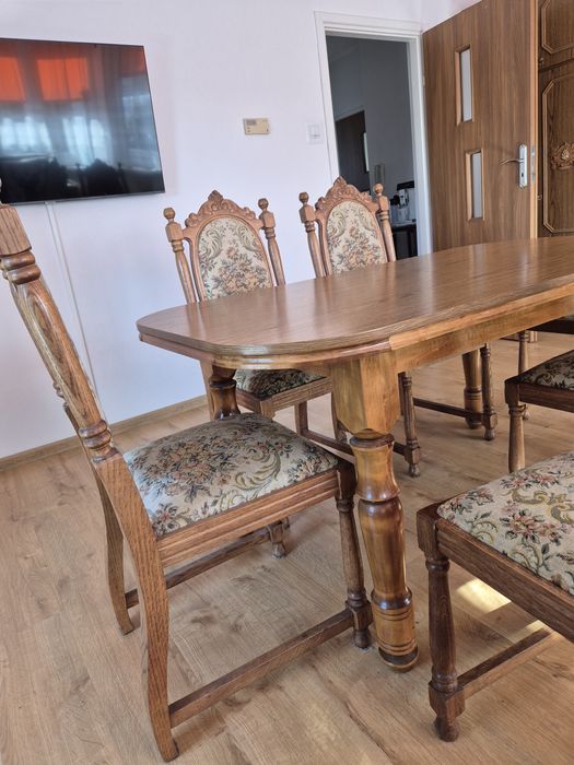 Stół i 6 eleganckich krzeseł