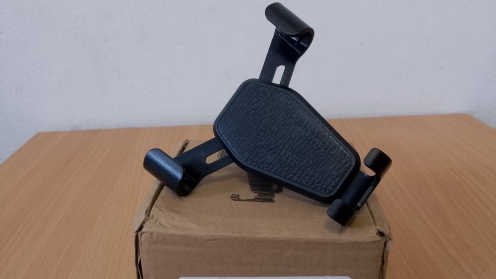 Uchwyt samochodowy na smartfona