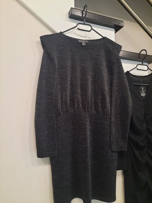 Super sukienka elastyczna i wyszczuplająca czarna z połyskiem