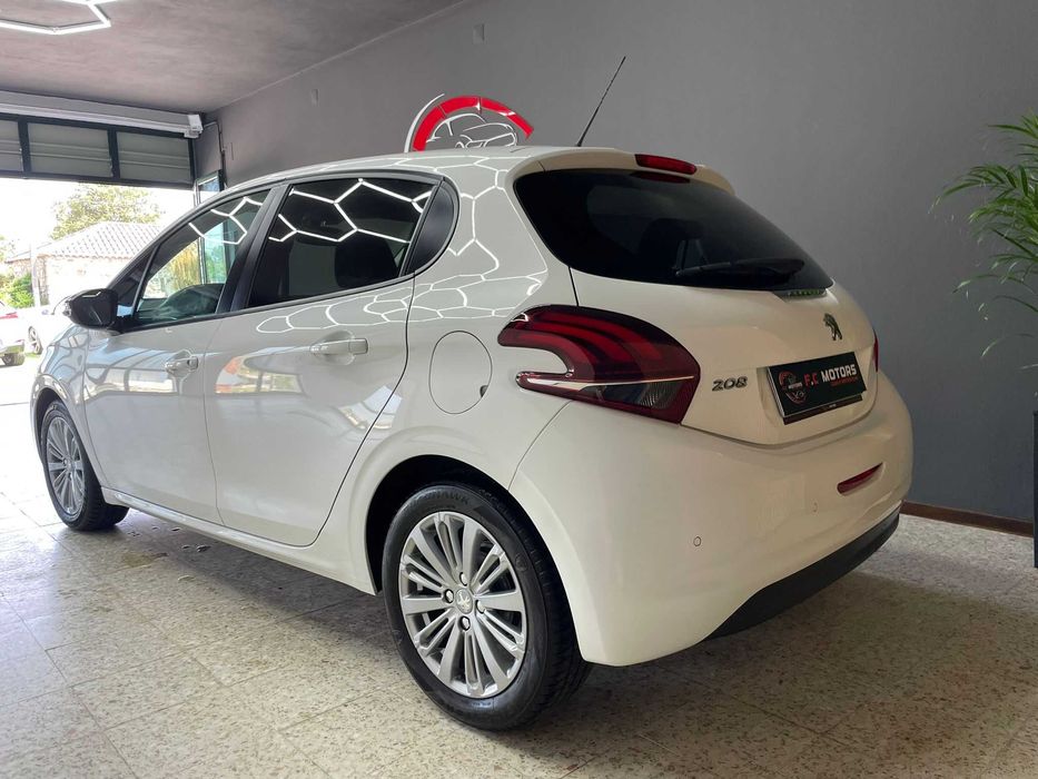 Peugeot 208 – Compacto, elegante e económico