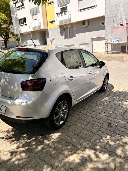 Seat ibiza de 2009 um 1.2  a gasolina  de 3 cilindros motor corrente so por chamada