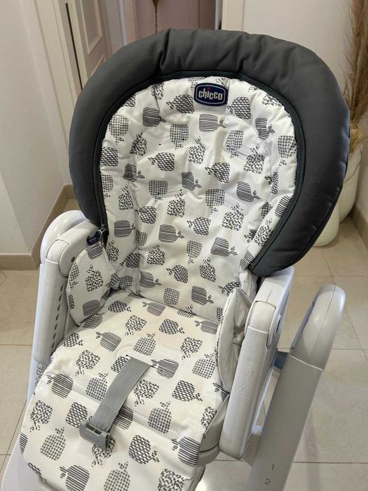 Cadeira de papa Chicco Polly 5 + redutor bebé + arco de brinquedos