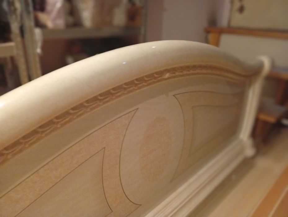 Włoska sypialnia, łóżko