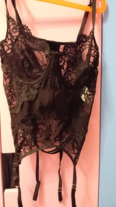 Gorset koronkowy czarny do pończoch