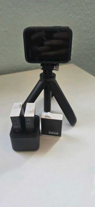 GoPro Hero 12 Black ze statywem i akcesoriami