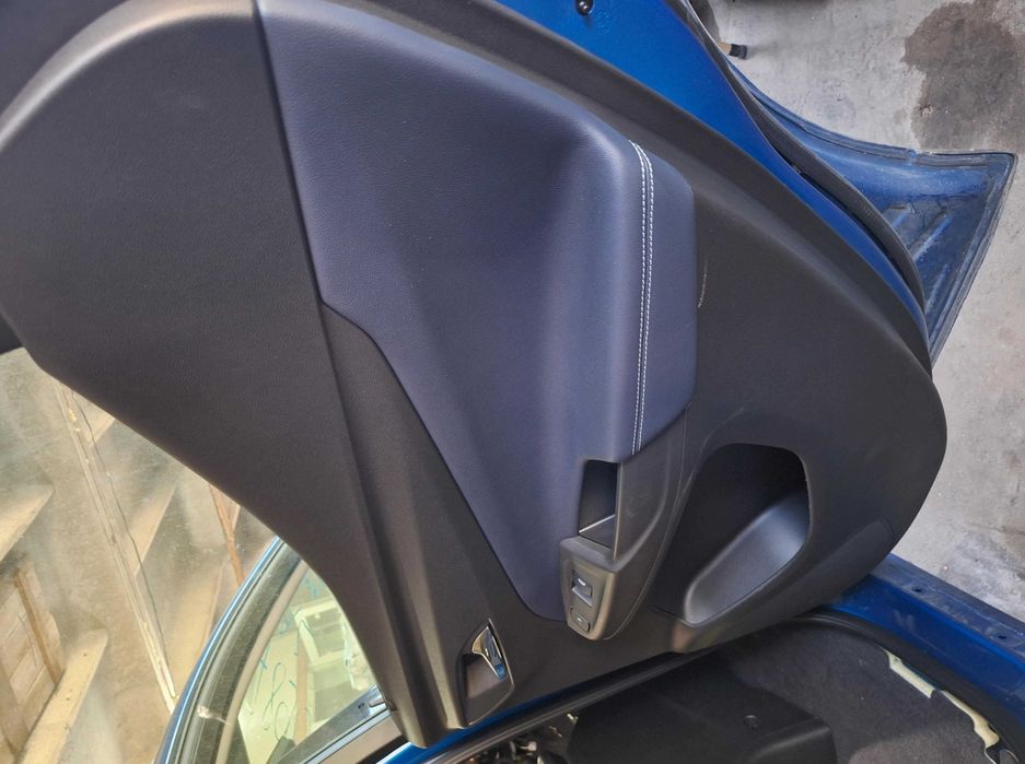 Обшивка дверей картки Chevrolet Bolt EUV 22-23