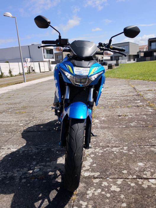 Naked Suzuki 125 como nova