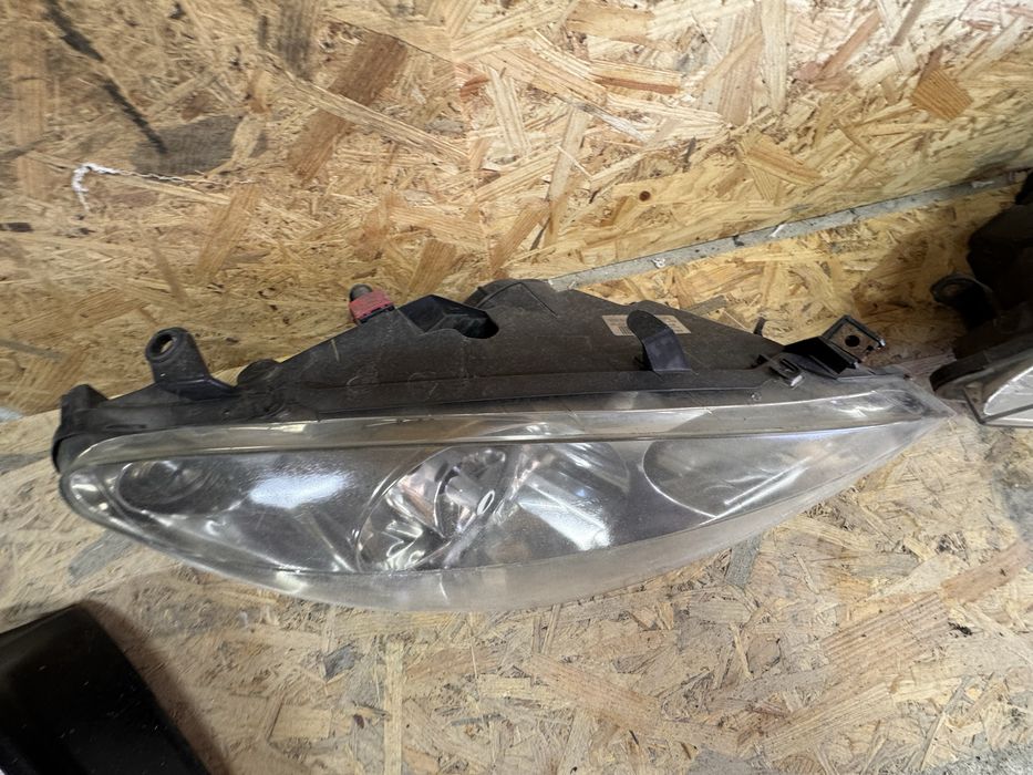 Передні фари оптика peugeot 307 пежо 307