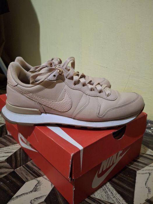 Nike кросовкі оригінал 39 розмір  в гарному